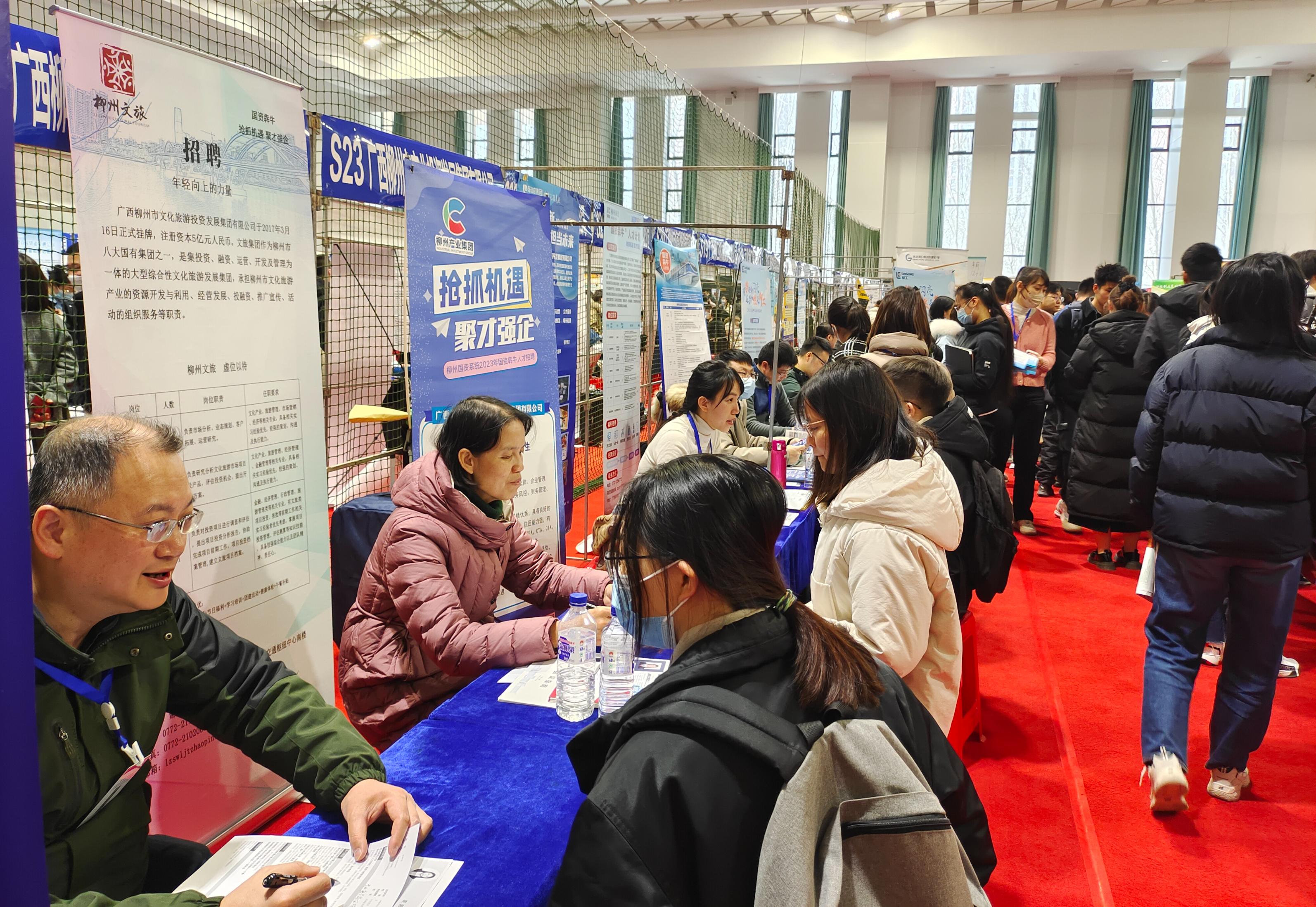 吉林大学招聘活动现场2.jpg